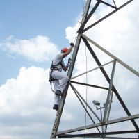 VERTIC's VERTILIGNE vertical lifeline system on telecom pylons